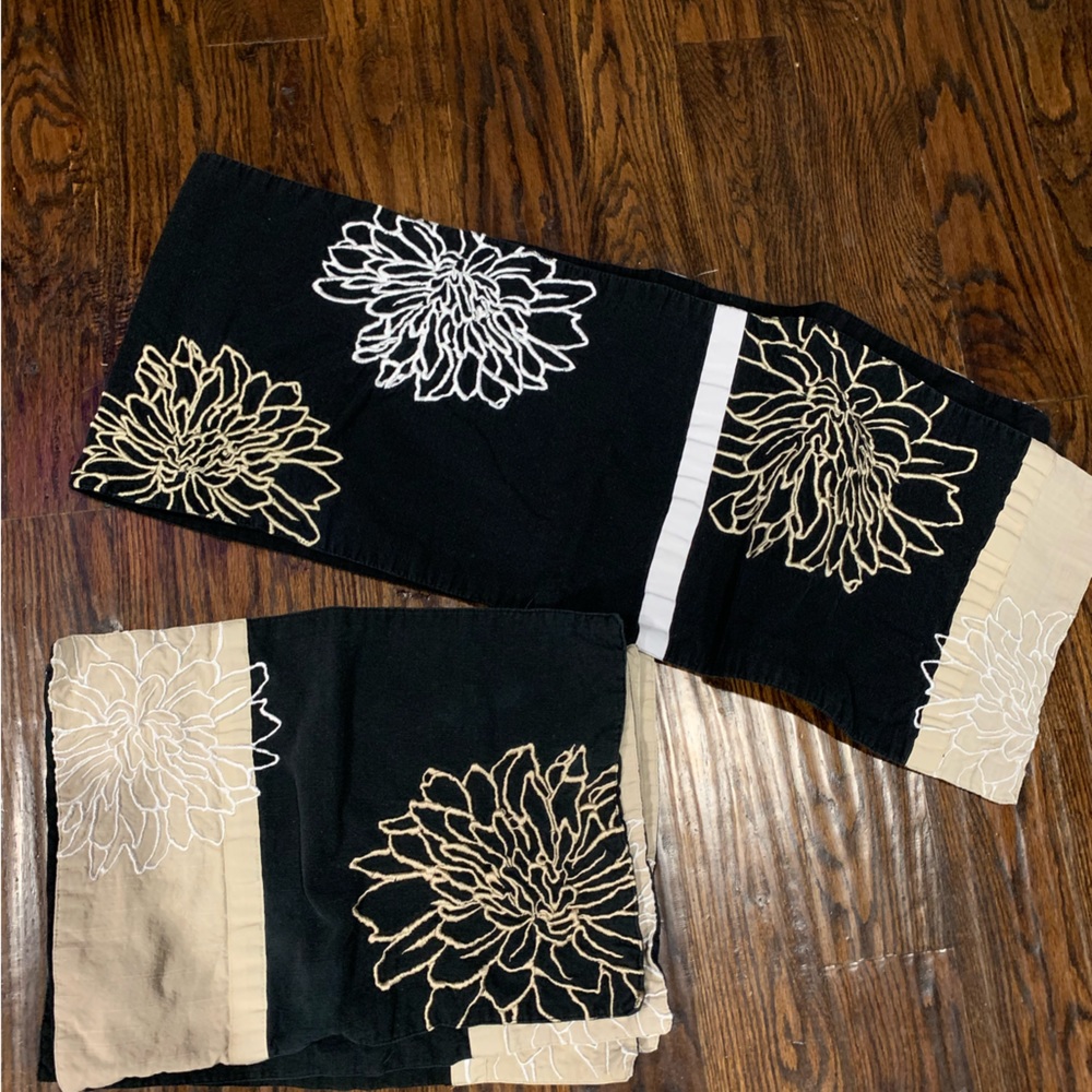 Dining room table decor